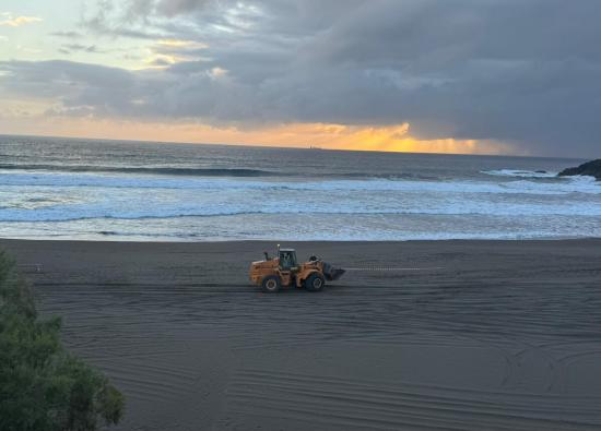 Demarcaci&oacute;n de Costas impulsa el trasvase de arena desde Playa del Hombre a Hoya del Pozo