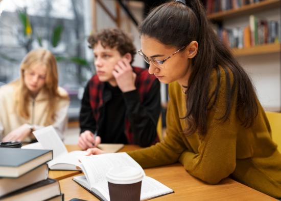 Universidades resuelve de forma definitiva 1.348 solicitudes de becas del curso 2025-2026