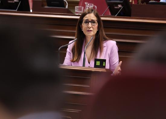 Natalia Santana: "Hoy este Parlamento les devuelve un poco de lo mucho que han dado las 'kellys'