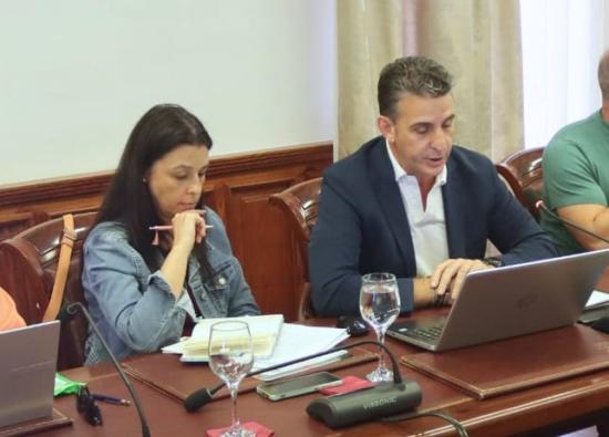 Carlos Medina y Sandra Ramos denuncian la mala gesti&oacute;n municipal en el foco de termitas de La Caridad