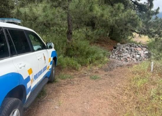 La Polic&iacute;a Local de El Paso investiga varios vertidos ilegales de escombros en zona de monte protegido