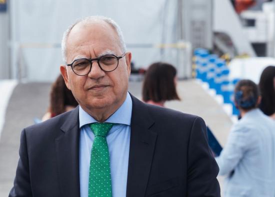 Curbelo insiste en que el Puerto de Los Cristianos "no se va a ampliar y reclama actuar dentro de la actual superficie