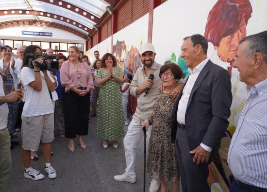 Tacoronte inaugura el mural "Umbral, del artista V&iacute;ctor Seus