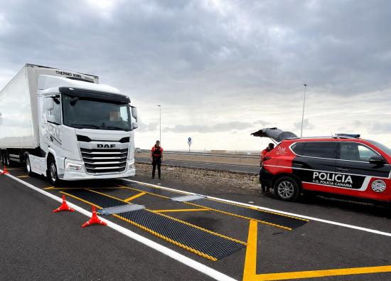 La Polic&iacute;a Auton&oacute;mica detecta 27 infracciones e inmoviliza cuatro camiones por exceso de carga en Tenerife
